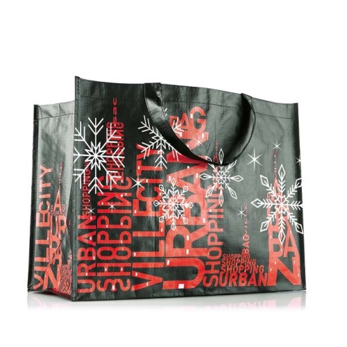 Fekvő formátumú bevásárlótáska: 42x32x24 cm.