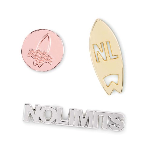 Egyedi formájú, zománc nélküli fém jelvény