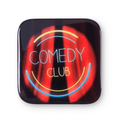 Négyzet alakú kitűzők 3 méretben.