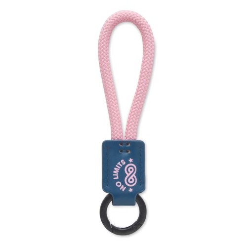 Rövid zsinóros kulcstartó logózható PU címkével.