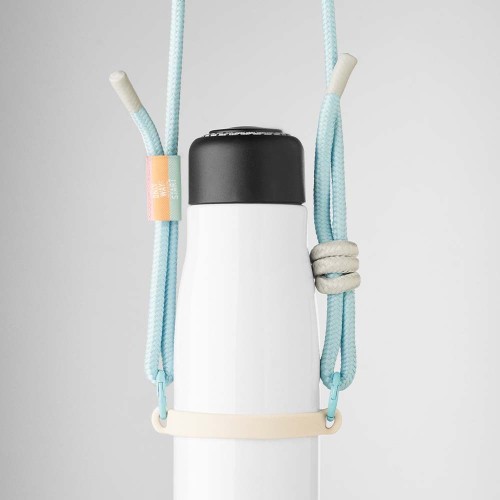 Keresztpántos palacktartó logózott címkével