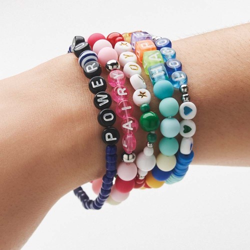 Charm karkötők az Ön dizájnja szerint, alapáras gyöngyökkel.