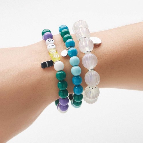 Charm karkötő az Ön dizájnja szerinti logós medálokkal