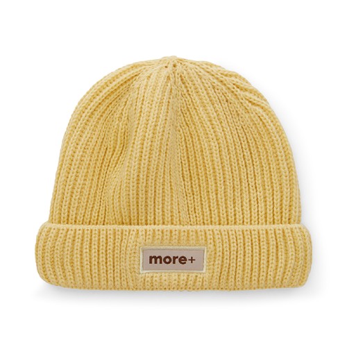 Egyrétegű, bordázott "fisherman" stílusú akril kötött sapka keskeny mandzsettával.